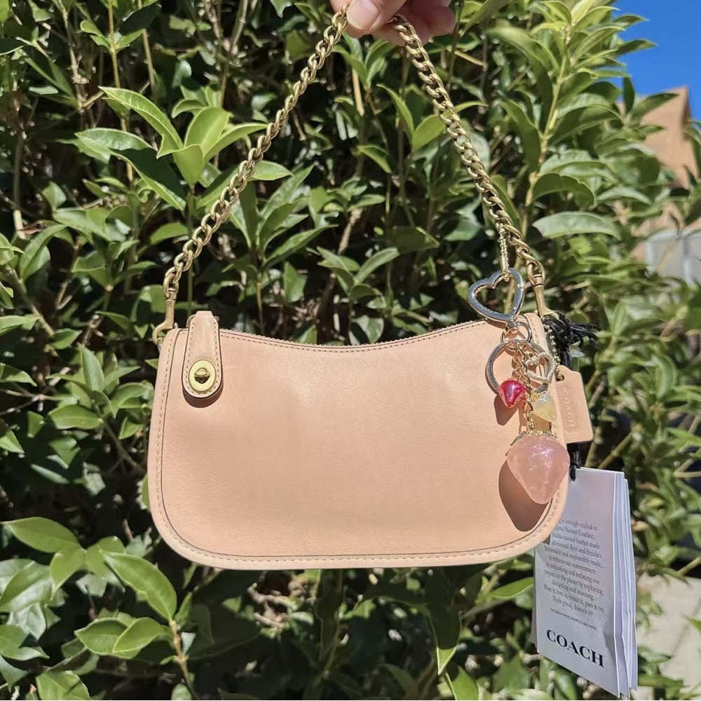 NWT Coach Swinger Bag 20 In Original Natural Leather with Handmade Charm C3931